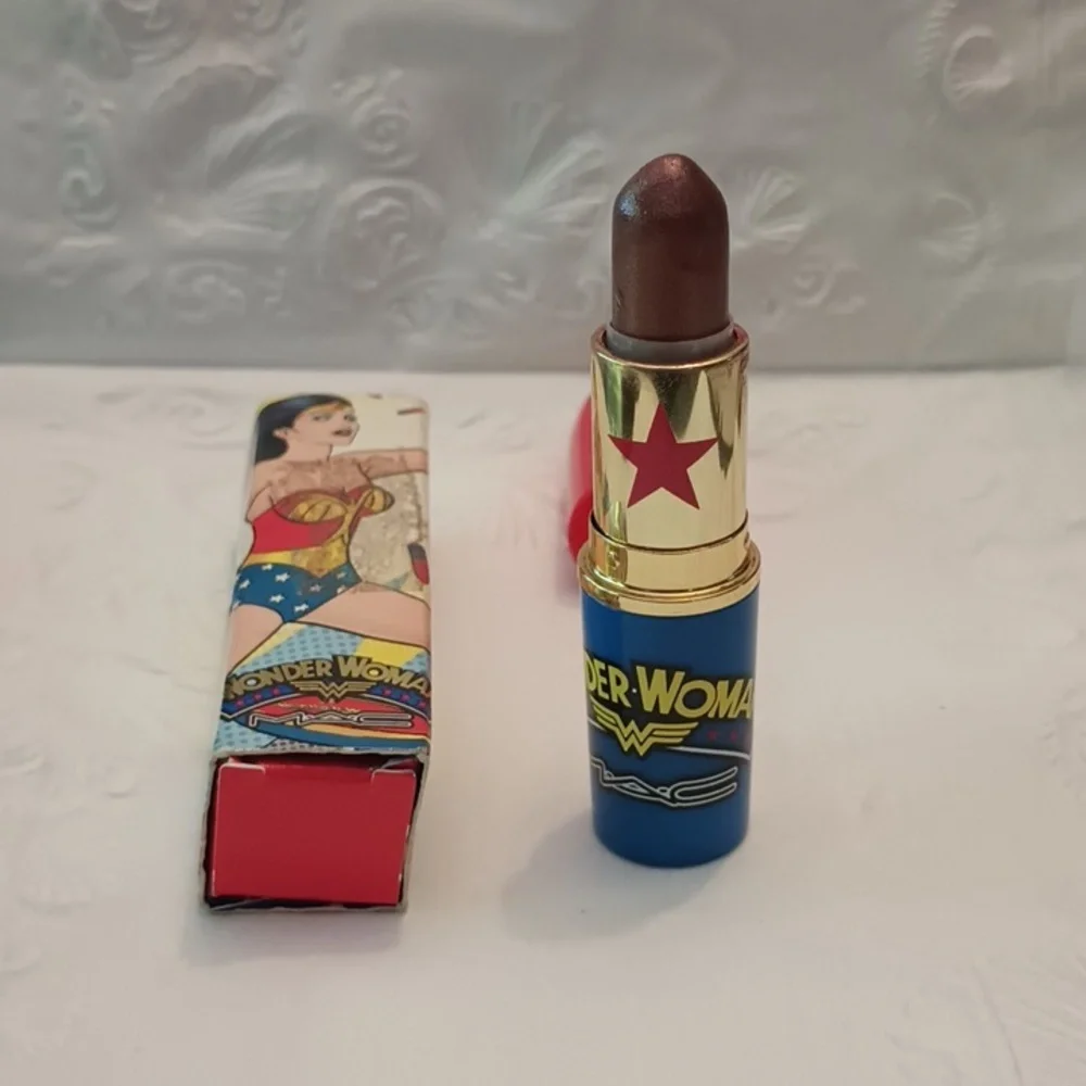 MAC Limited Edition 2011 Wonder Woman Heroine Lipstick